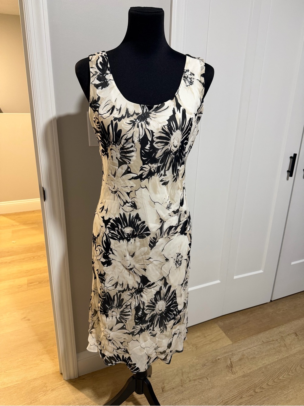 White House Black Market Black and White Floral Sleeveless Dress